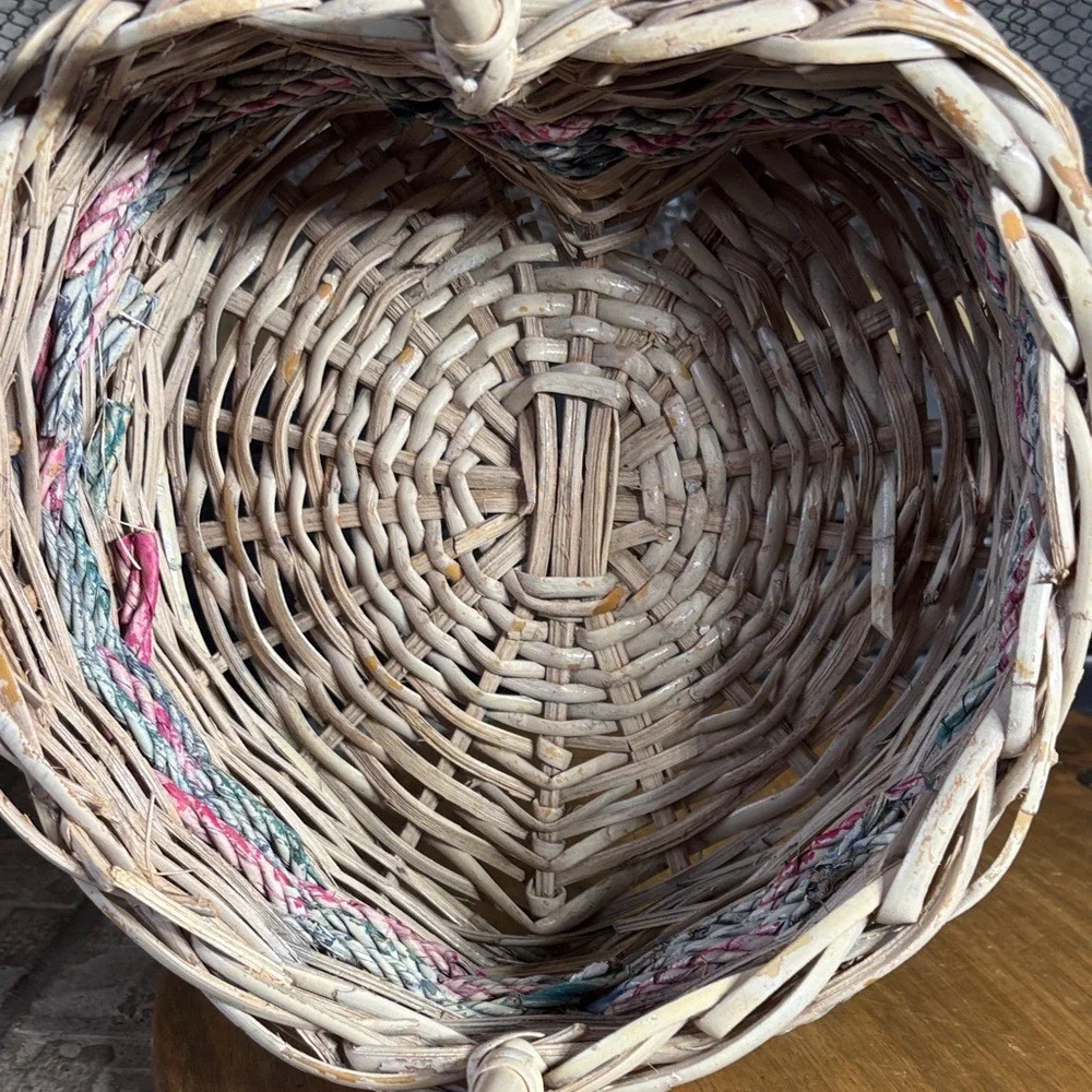 Vintage Wicker Basket Heart Shaped w/Colored Braid‎ Easter 80s/90s 17.5
